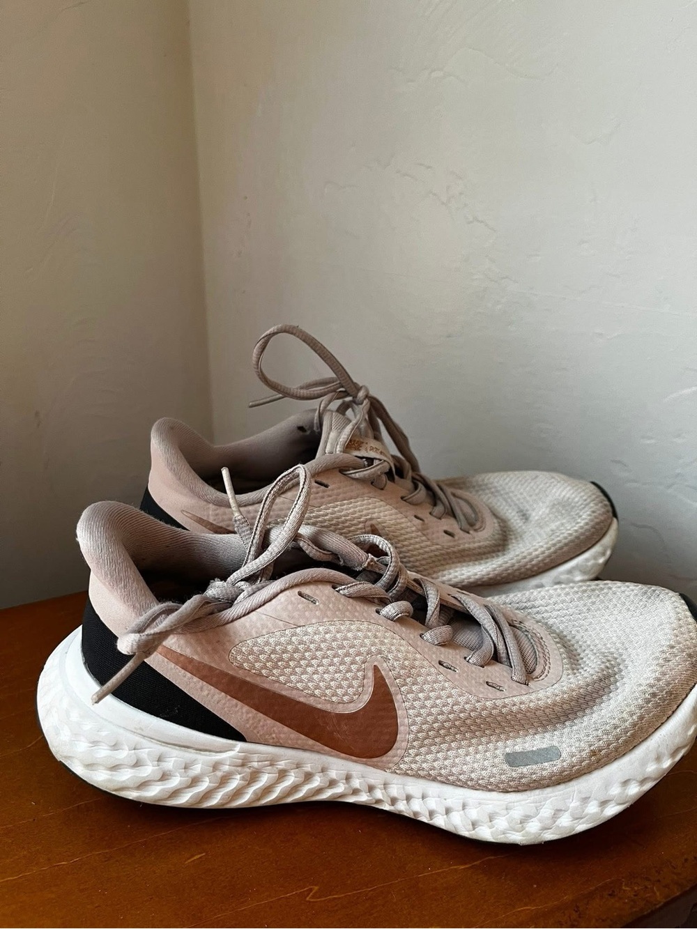 Nike Shoes in Light Pink and White